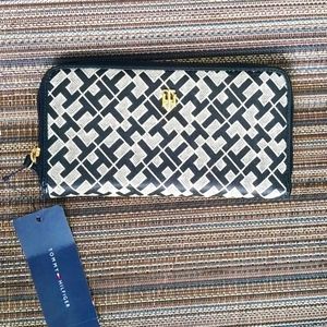 Tommy hilfiger purse